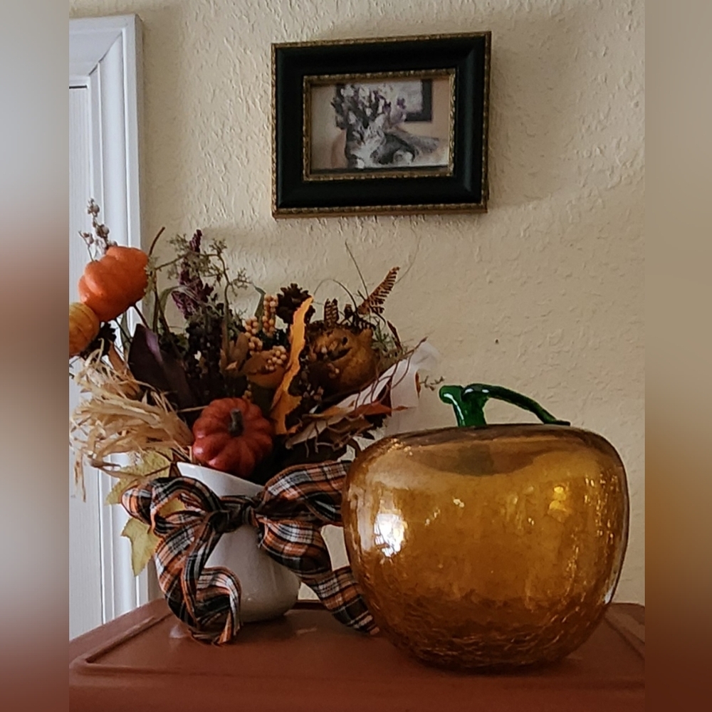 Vintage Murano-style hand blown decorative art glass apple sculpture figurine